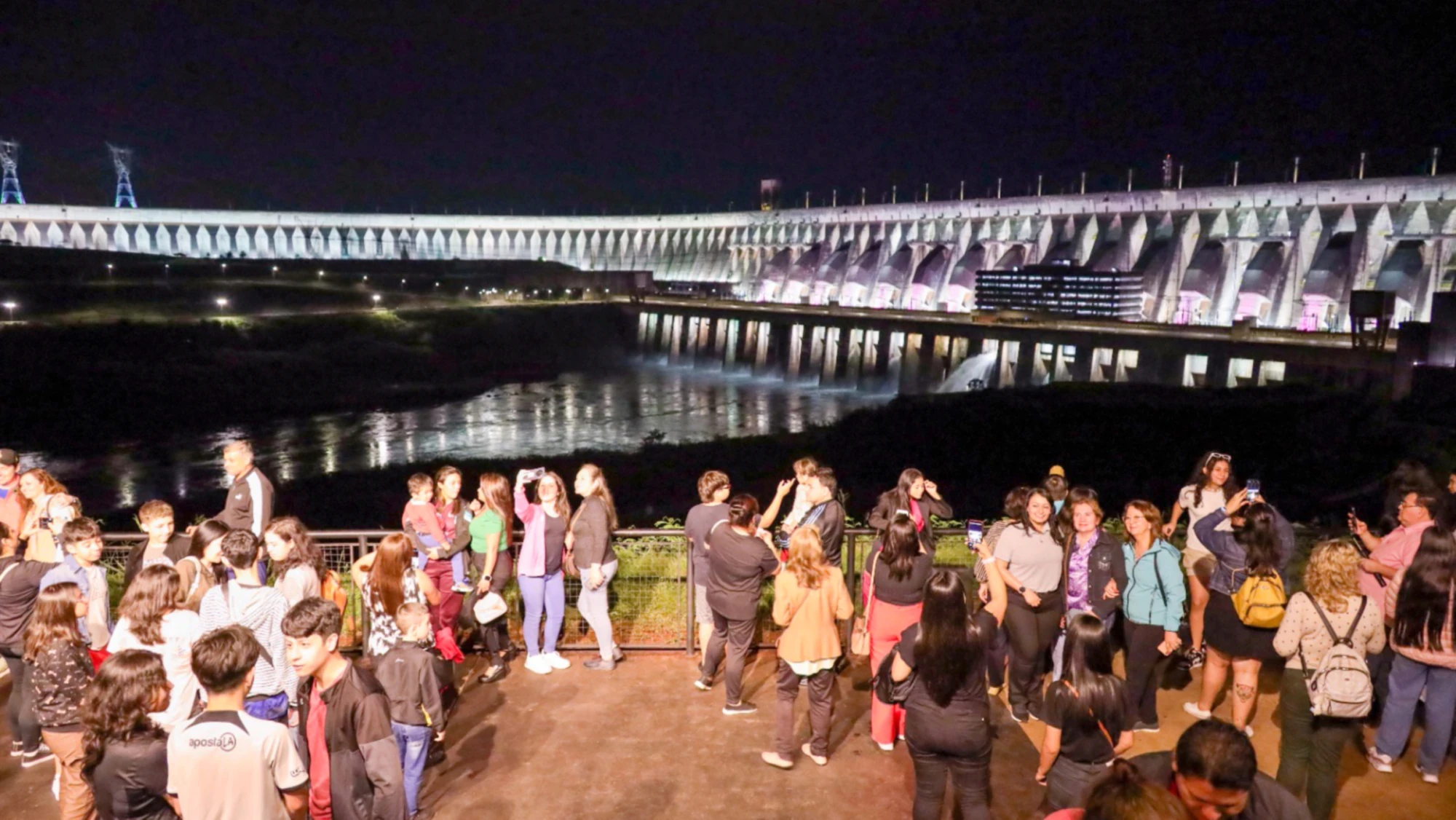 PARAGUAY: Itaipú apaga temporalmente su histórico espectáculo de luces, pero prepara una nueva era para iluminar la frontera PARAGUAY: Itaipú apaga temporalmente su histórico espectáculo de luces, pero prepara una nueva era para iluminar la frontera