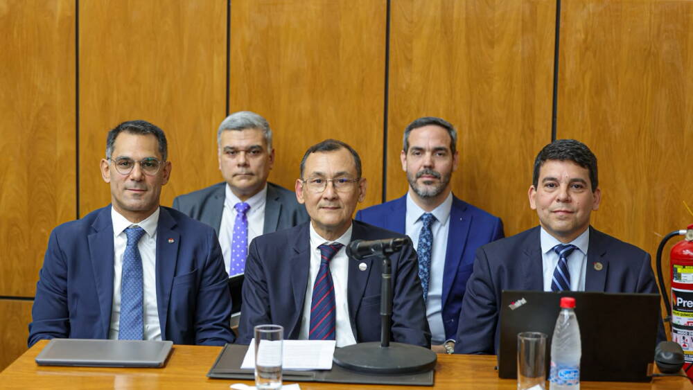 Delegación del BCP en el Senado/ informe sobre bancos