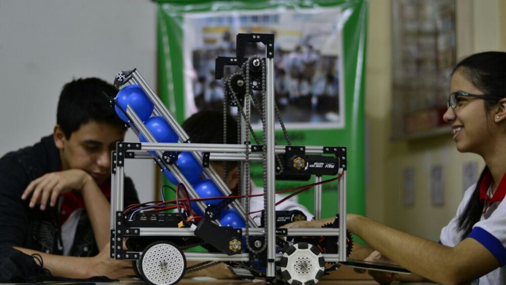 first  global jóvenes.jpg