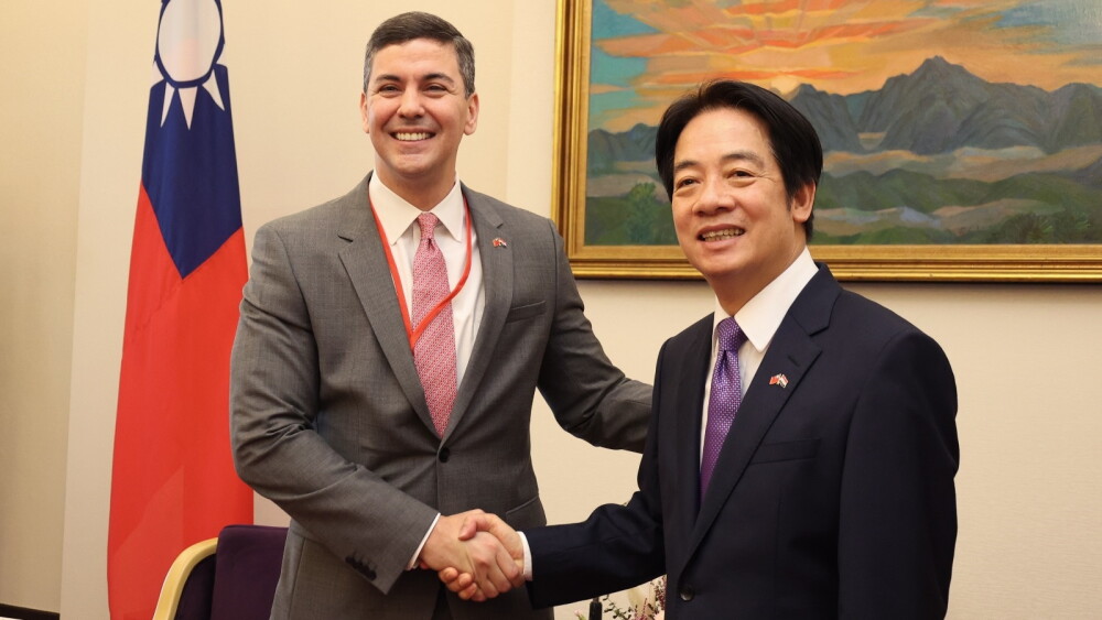 Peña con Vicepresidente de Taiwán.jpg