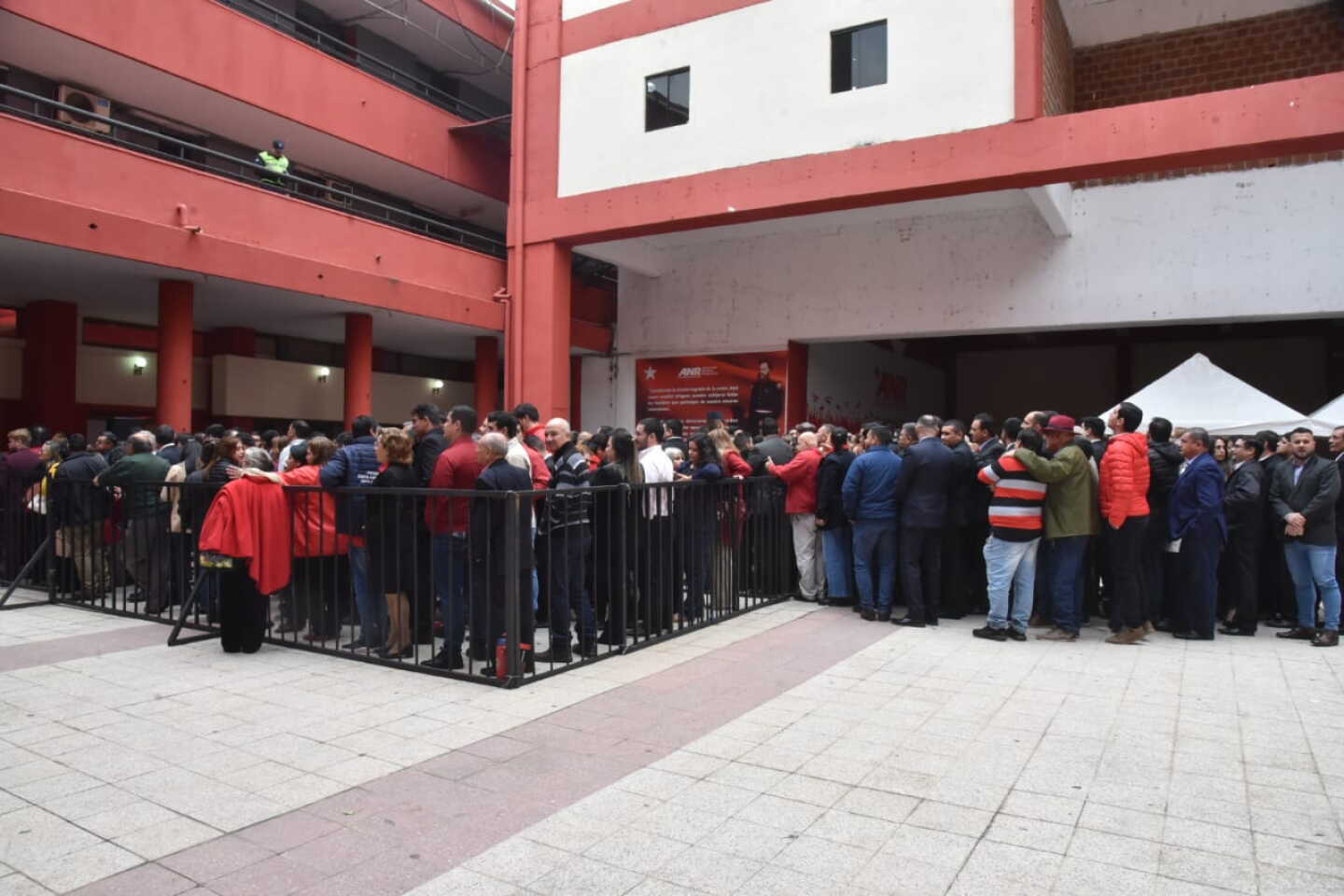 fila de hurreros.jpeg