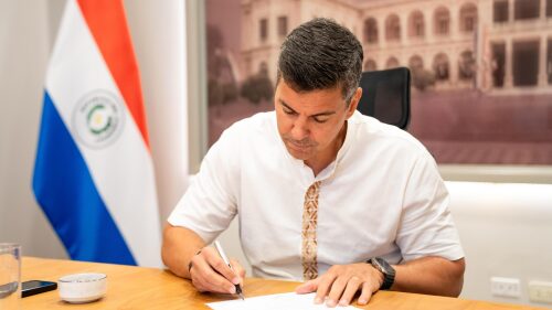 firma-decreto-santiago-pena-scaled.jpg