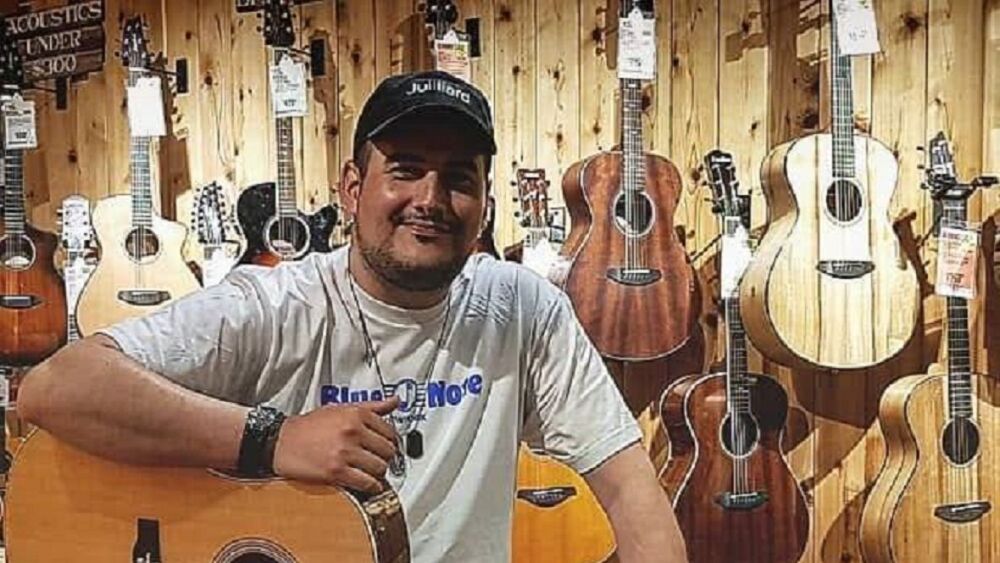 Canciones rotas. Así se llama el disco de Pablo Benegas en el que está Soy de mi tierra.