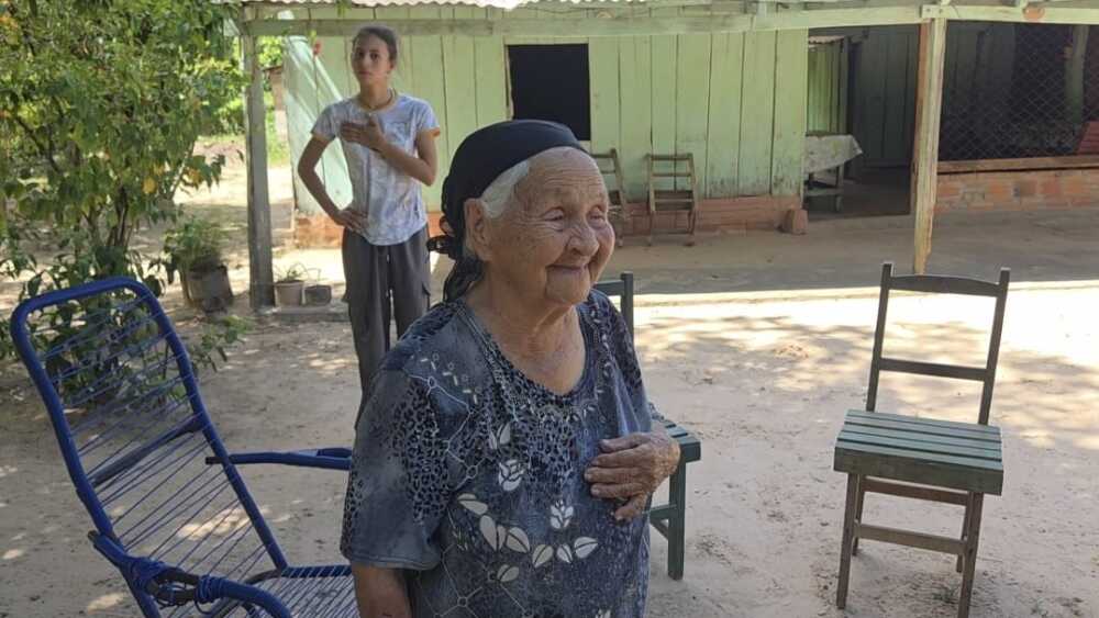 Ganadero anónimo regala vaca lechera a anciana víctima de abigeato