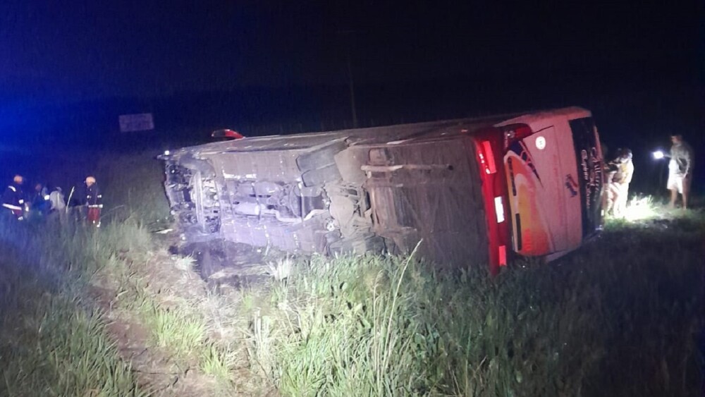 Vuelco de Bus en Coronel Oviedo.jpg