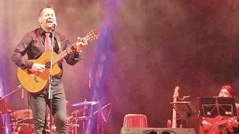 Nacional.  El  paraguayo Aldo Franco canta hoy en Kamastro.