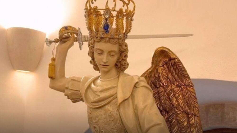 La espada de San Miguel Arcángel y el milagro más famoso en torno a la reliquia religiosa SaveClip.App_825320453_18619936609019901_2445701645439210497_n (1).jpg