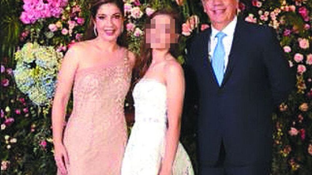Ricardo Galeano Fariña, padre de la cumpleañera, habría ofrecido alojamiento de todos los invitados en el lujoso hotel esteño. Tanta opulencia llamó la atención hasta que se pillaron los antecedentes de Galeano, quien fue investigado por la Fiscalía por estar supuestamente al frente de un mega esquema de lavado de dinero.