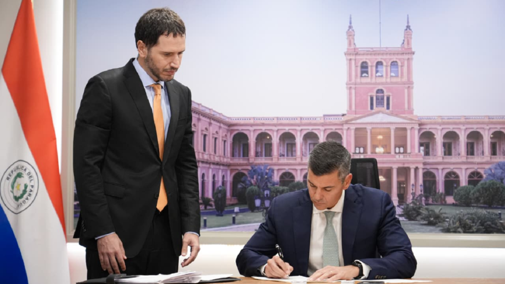 Santiago Peña Caja Fiscal.png