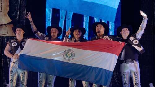 ¡Gracias, Ciudad del Este! 🇵🇾✨Nos la pasamos fenomenal esta noche. Qué energía, qué entrega, qué público tan maravilloso.¡Nos llevamos su cariño en el corazón! ❤️ (1).jpg