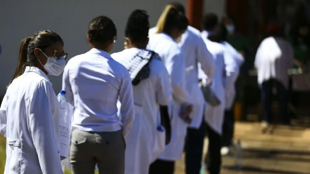 médicos.jpg