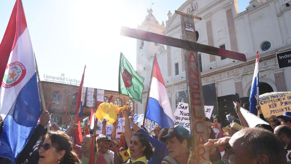 Varios portaron cruces.jpg