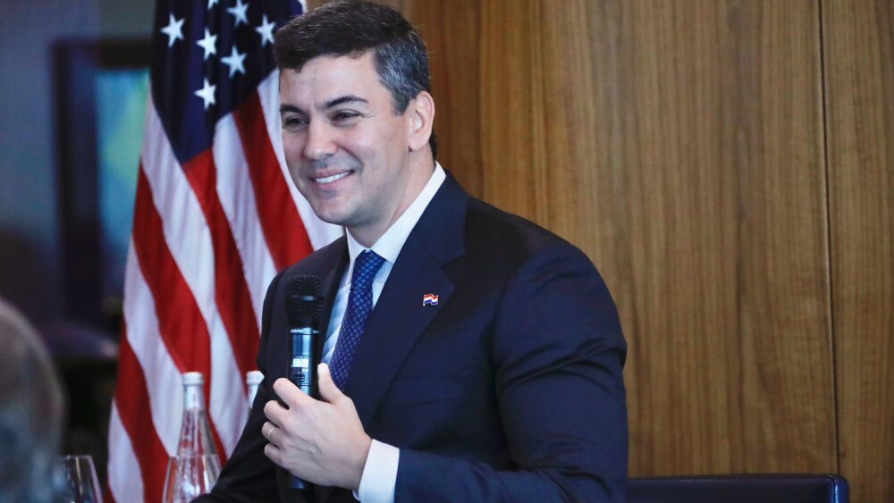 Peña feliz bandera EEUU.jpg