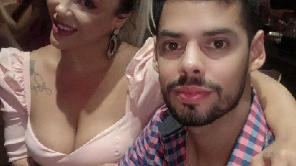 La  modelo Laura Brizuela cumplirá un  año de relación con Cristhian Villalba, empresario y piloto de ATV Cross. La cuerona negó hacerle magia negra para retenerlo.