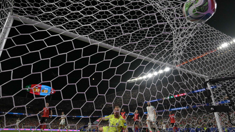 TOPSHOT-FBL-WC-2026-MATCH69-ALG-AUT