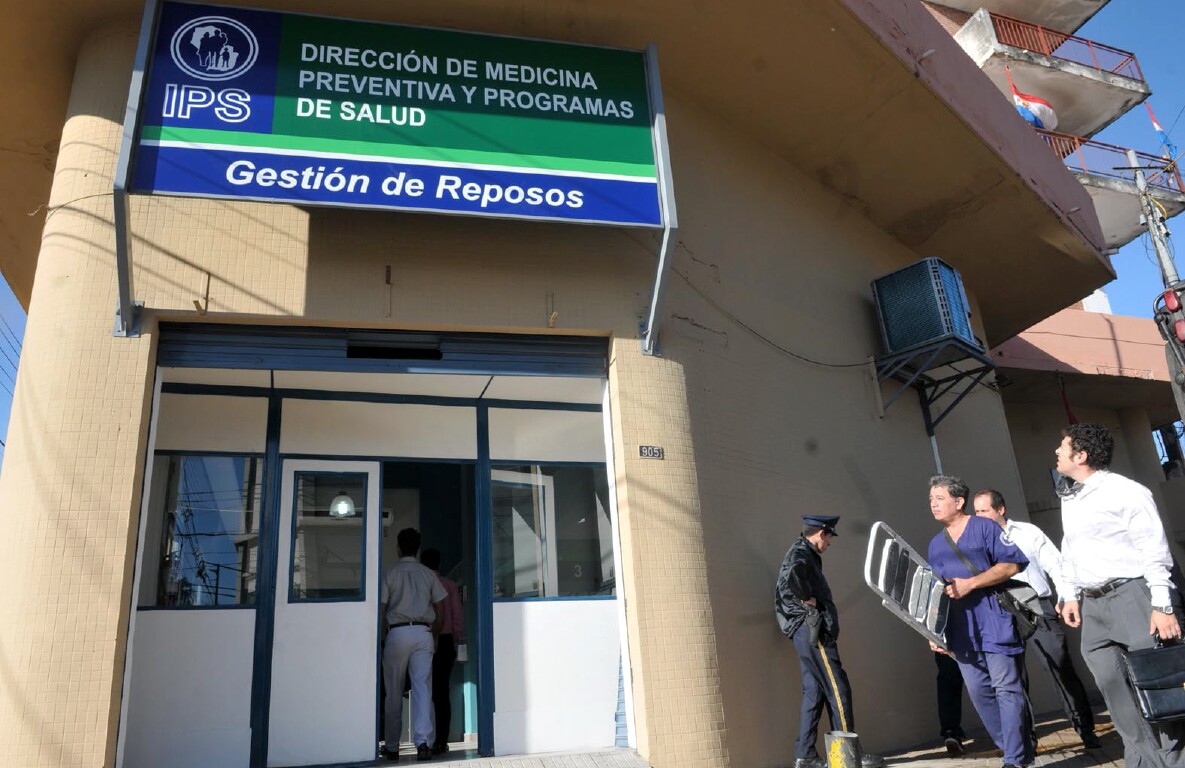 IPS detecta firmas de médicos y sellos falsificados en más de 100 reposos - Última Hora | Noticias de Paraguay y el mundo, las 24 horas. Noticias nacionales e internacionales, deportes, política.