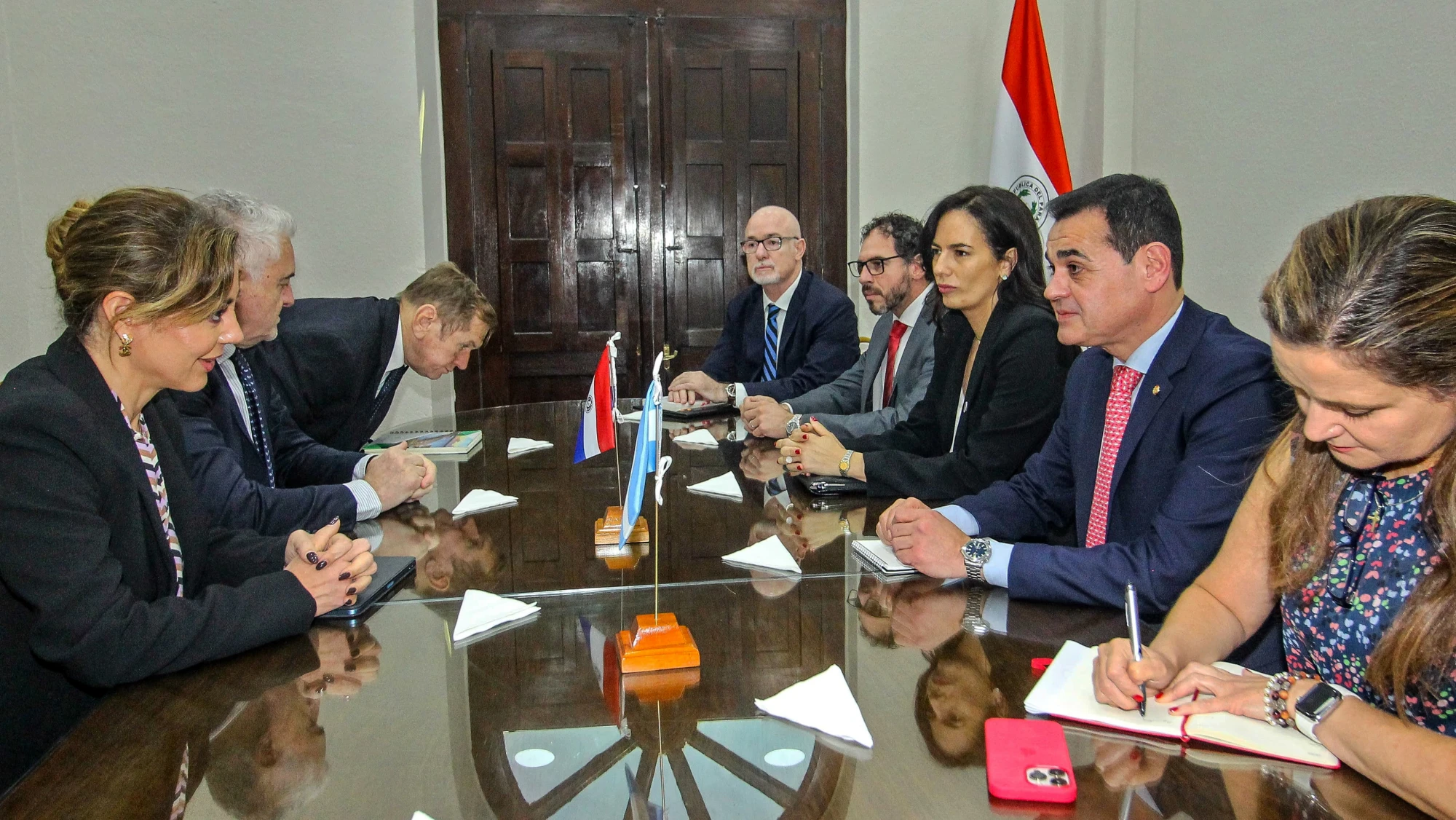 Gobierno negocia “en reserva” con la Argentina una salida a la crisis Gobierno negocia “en reserva” con la Argentina una salida a la crisis