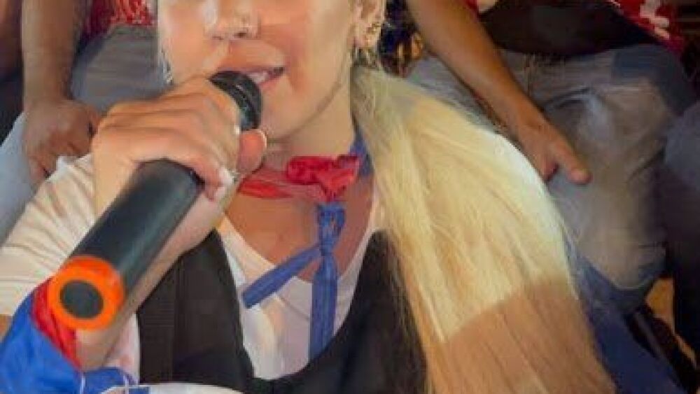 Aclaró que no estuvo Jessica Servín indicó que le pasaron mal la información a la senadora, ya que ella no estuvo en la protesta. “Es el primer escrache en el que no estuve. Me mencionó al pedo, se merece el escrache que se le hizo y una vez más se burló del pueblo. Si estuve orgullosamente lo diría”, comentó a EXTRA.