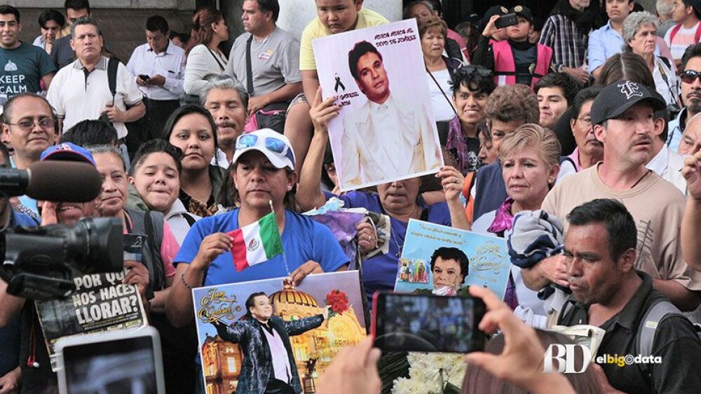 juan gabriel carteles.jpg