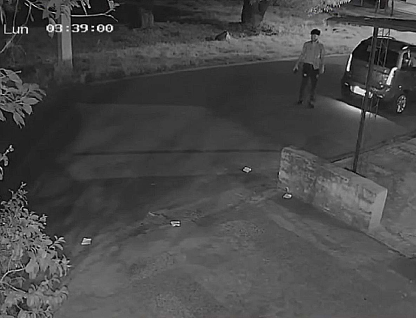Ex novio.Aníbal Javier Guanes López llega a su casa a las 03:39 acompañado de un amigo.jpg