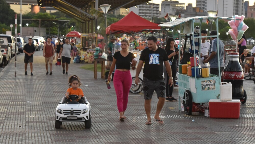 Paseo en la Costanera.jpg