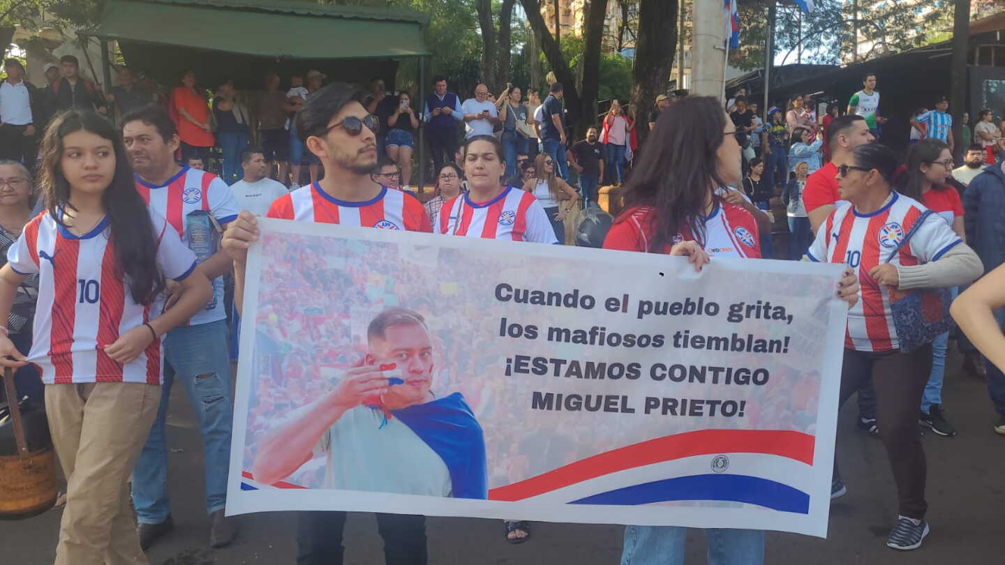 manifestación a favor de Miguel Prieto