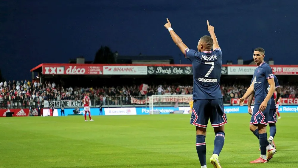 PSG recibe oferta récord de Al-Hilal por Mbappé PSG recibe oferta récord de Al-Hilal por Mbappé