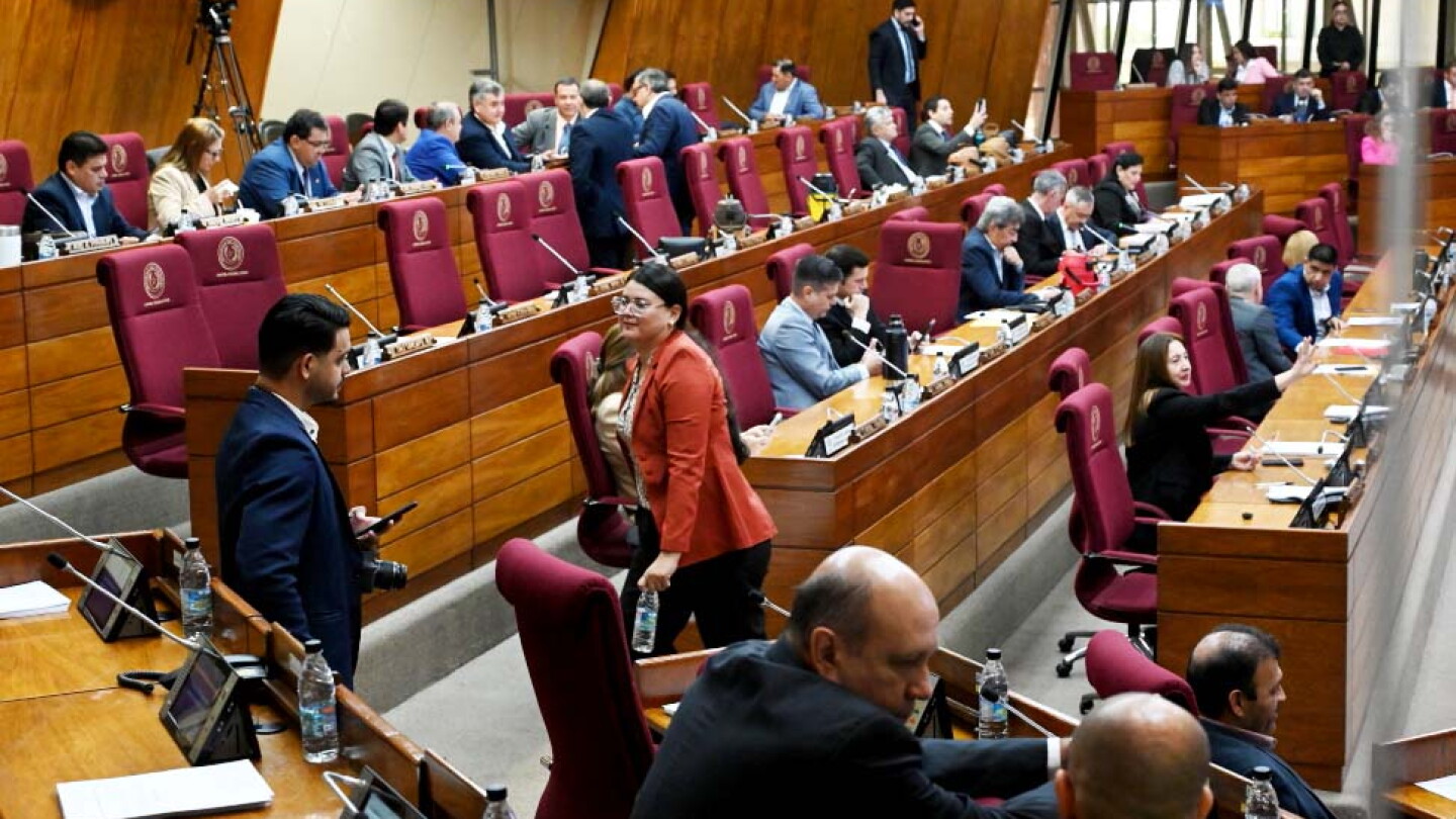 Diputados analizan congelar contrataciones por dos años