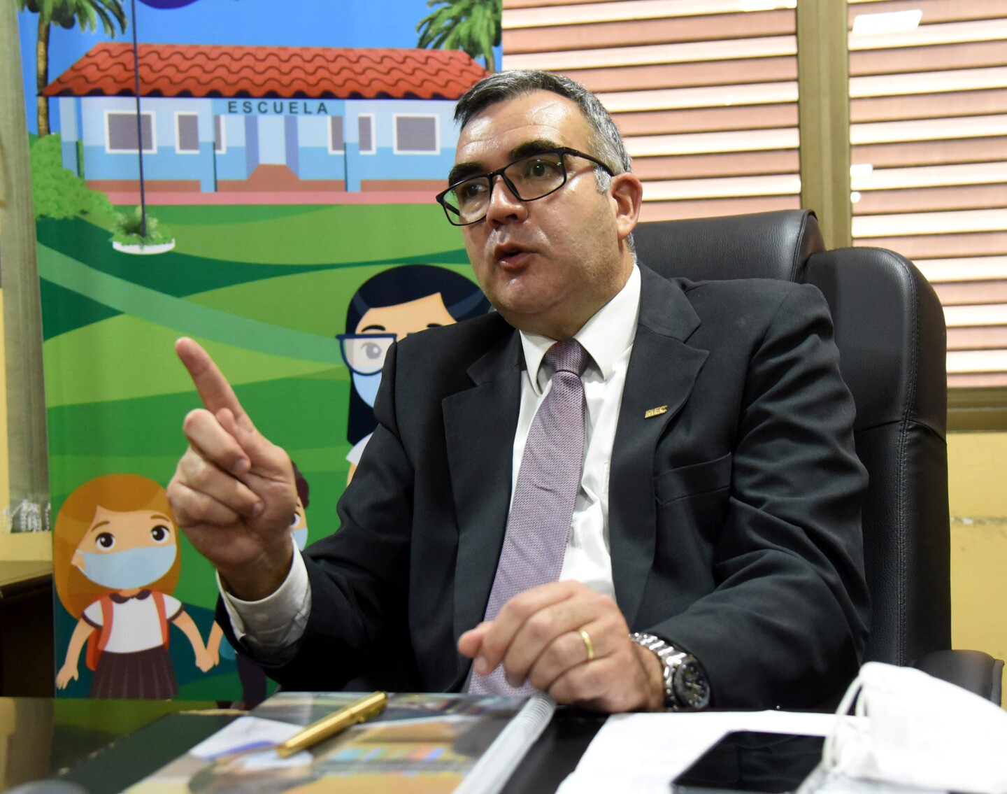 Pais entrevista al nuevo ministre de educacion Ricardo Nicolas Zarate ._mi.jpg