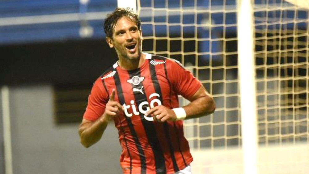 Roque Santa Cruz 2.jpg