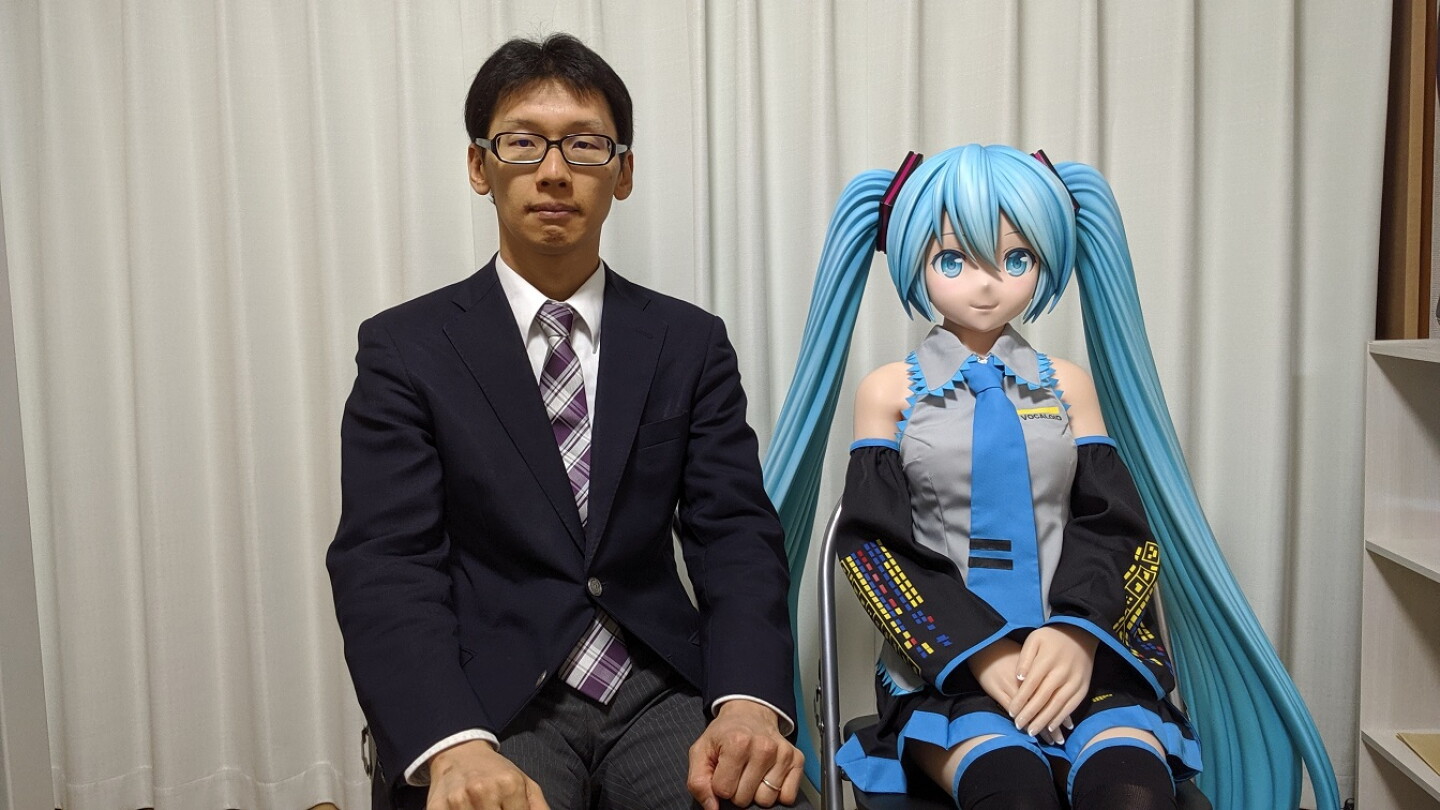 akihiko kondo japones casado con personaje ficticio de anime_3.jpg