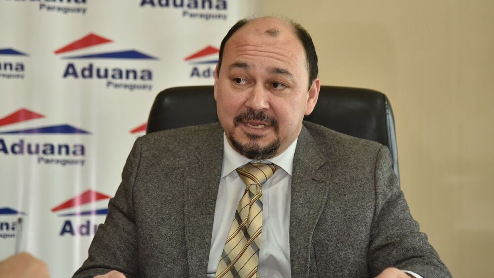 julio fernandez aduana.jpg