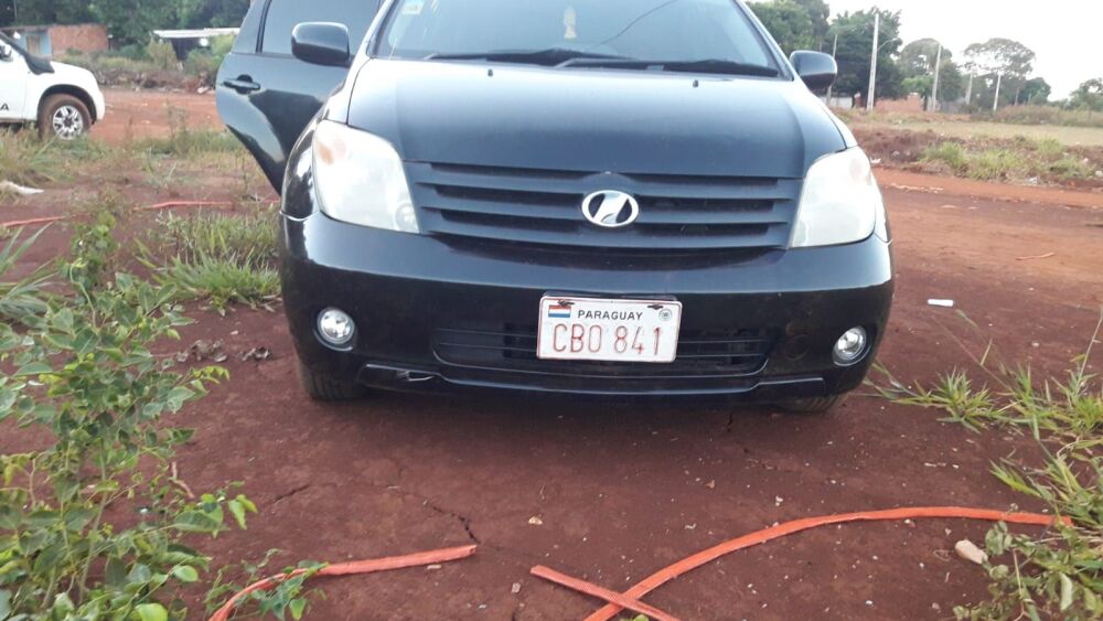 Vehículo utilizado para el robo domiciliario en Ciudad del Este (Alto Paraná)..jpeg