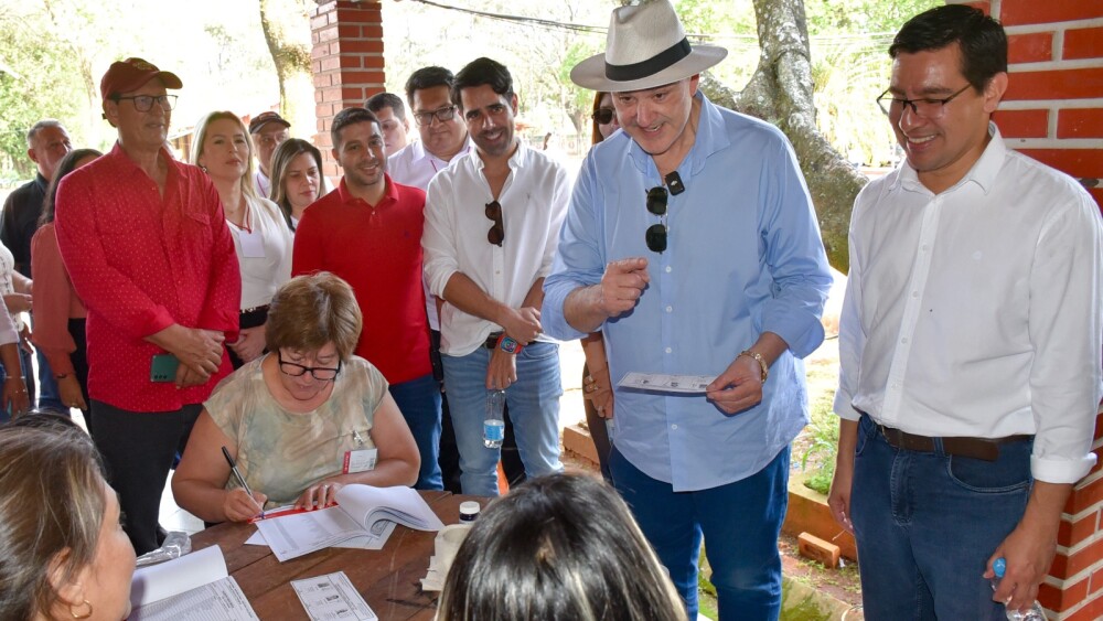 Roberto González Vaesken ganó sus internas y será el candidato del Partido Colorado.