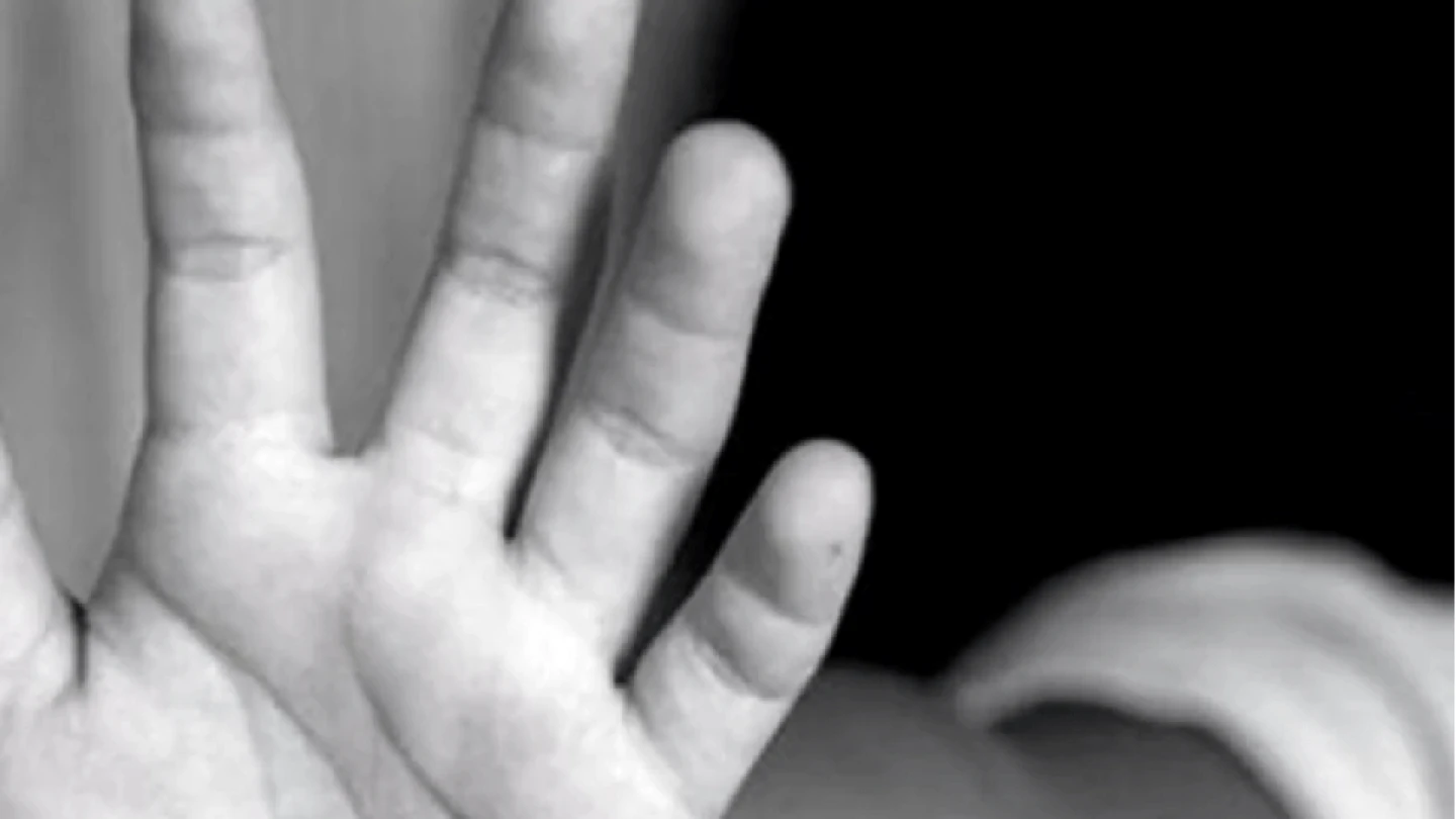 Docente que supuestamente abusó de 8 niñas sigue prófugo - Radio ...