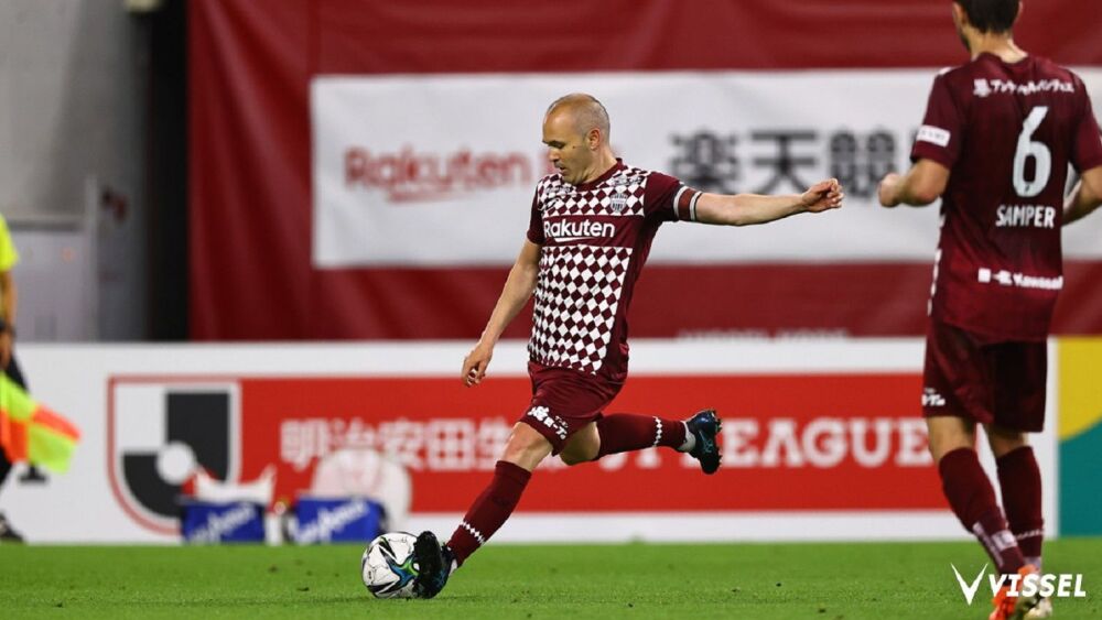 andres iniesta- vissel kobe.jpg