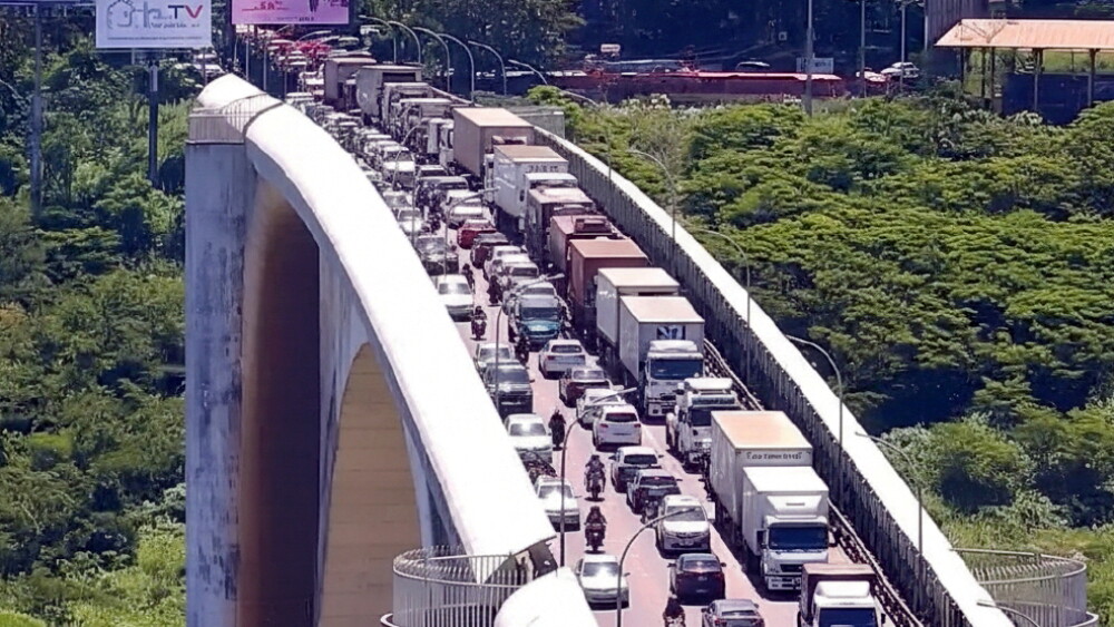 Caos. Intensos controles del Ejército de Brasil abona aún más al problema.jpg