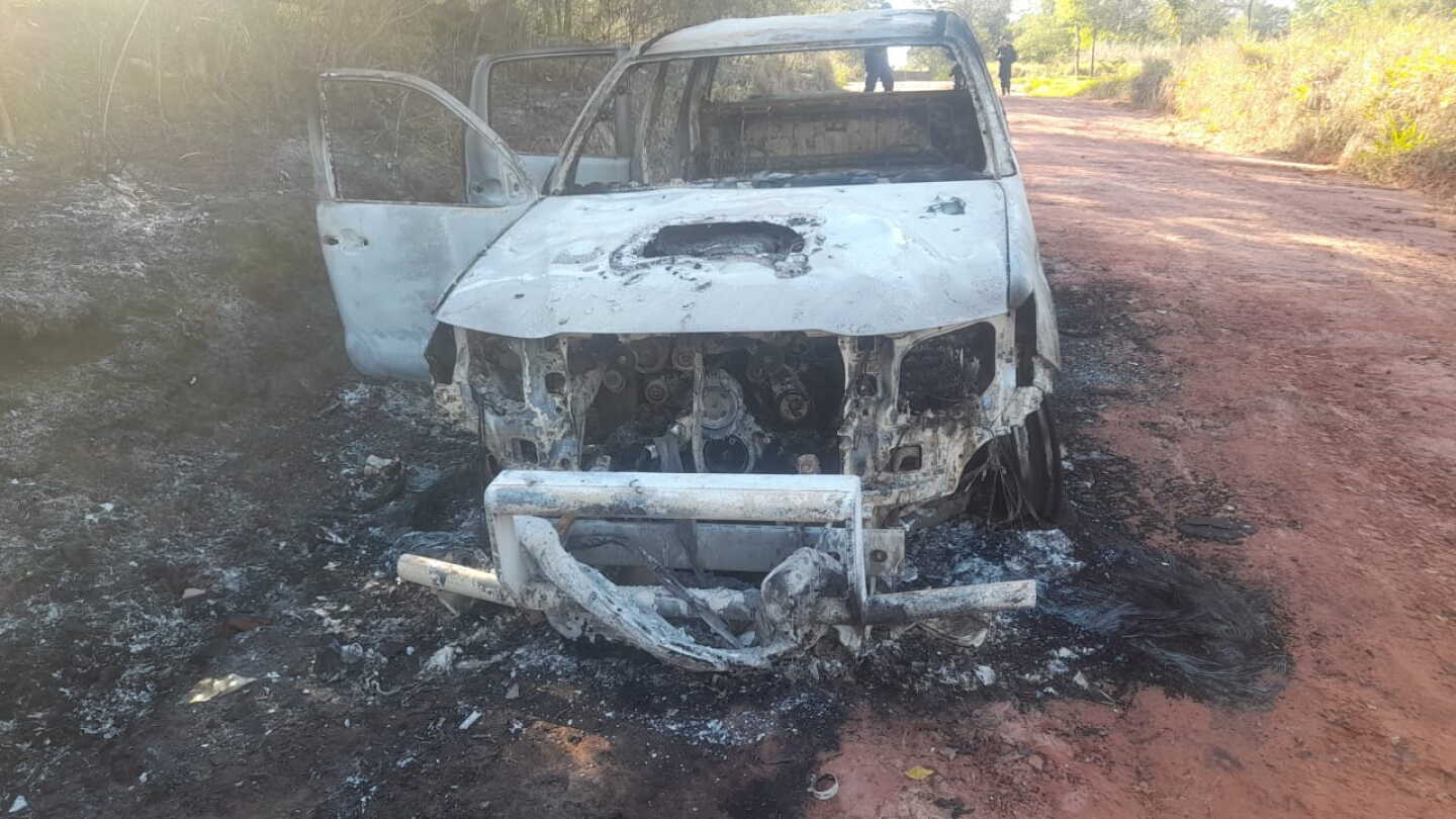 camioneta incinerada en Canindeyú