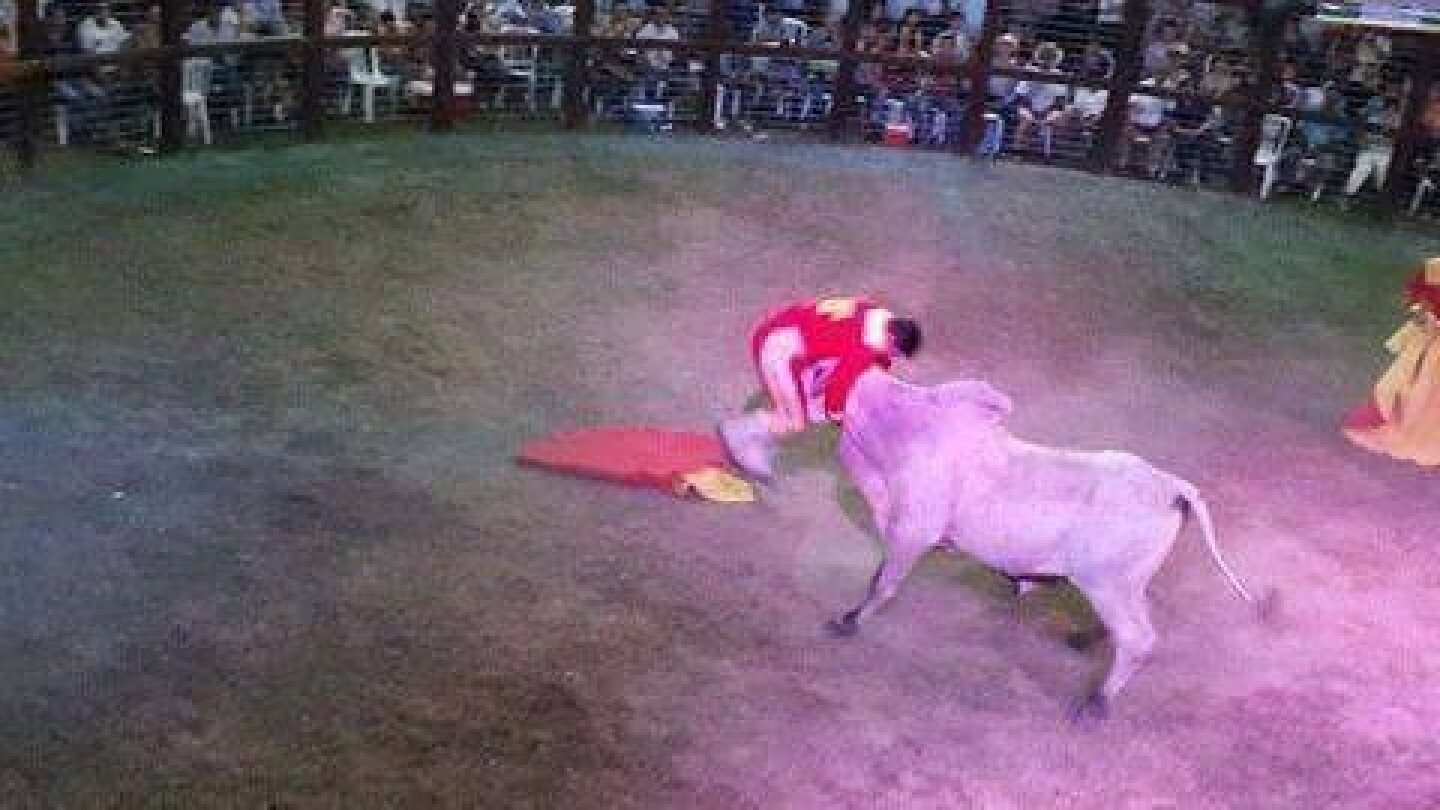 Famoso torero ligó una corneada en su show - Extra | Publicación web ...