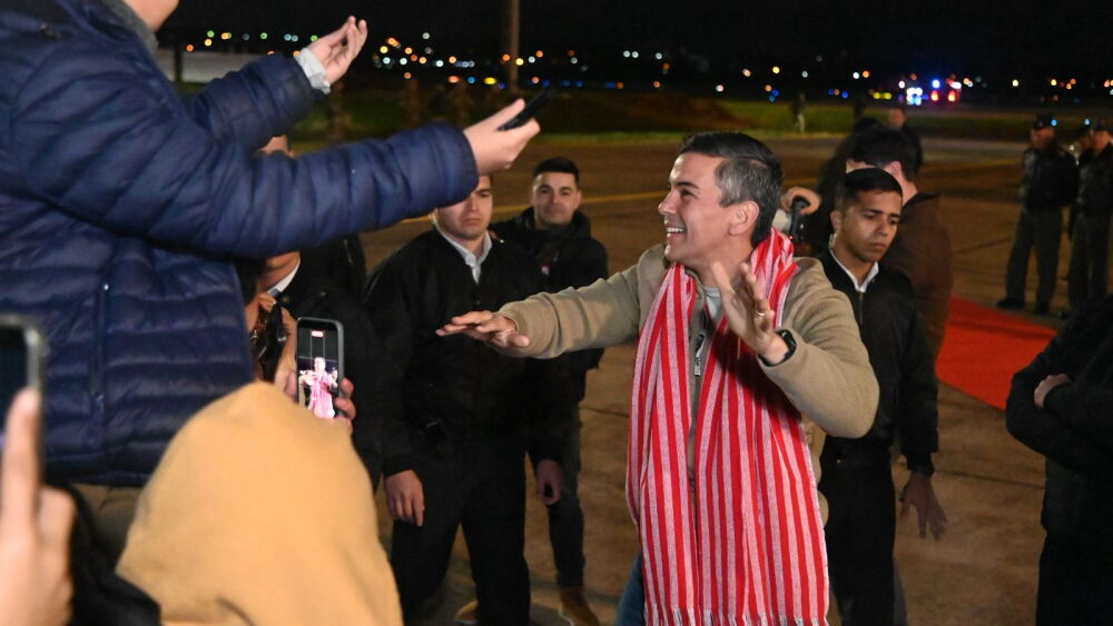 El presidente Santiago Peña en el espigón presidencial.jpeg