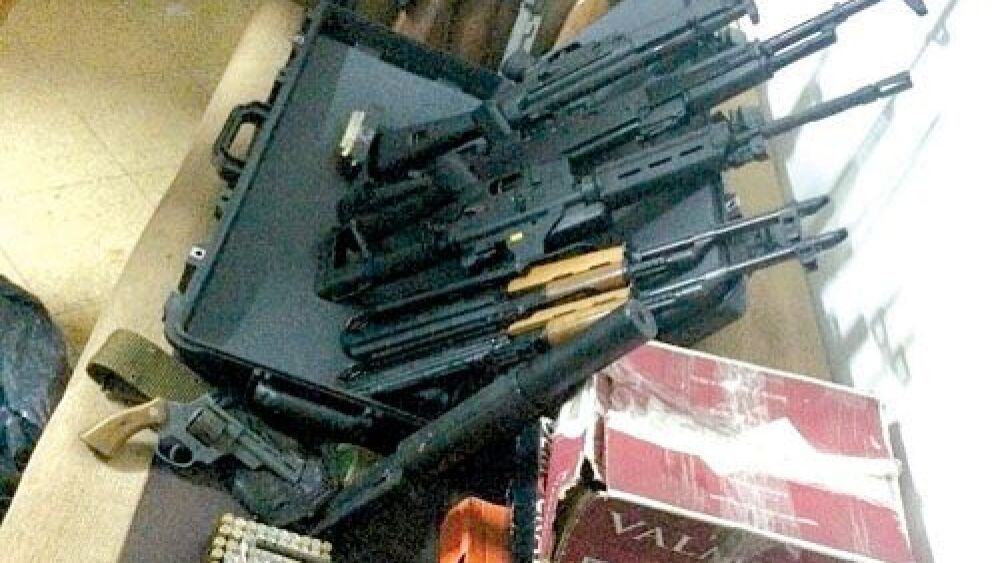 Evidencias.  Parte de los armamentos incautados.