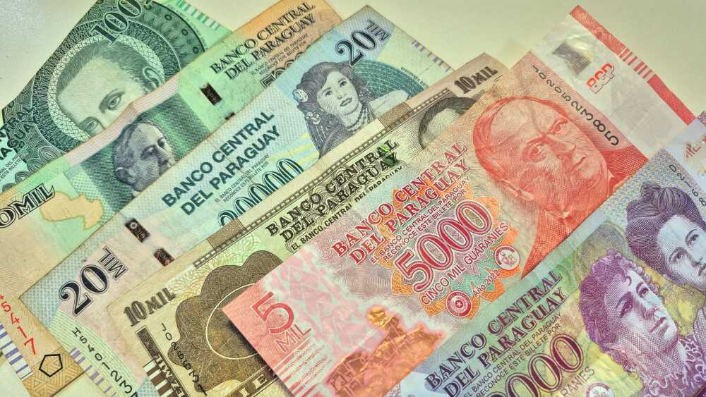 plata dinero billete guaranies prestamos.jpeg