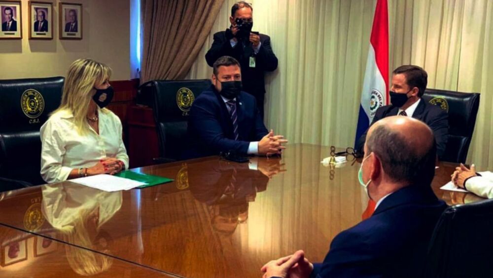 Cheque. Autoridades de la Fiscalía y de la Procuraduría se reunieron ayer en la institución.