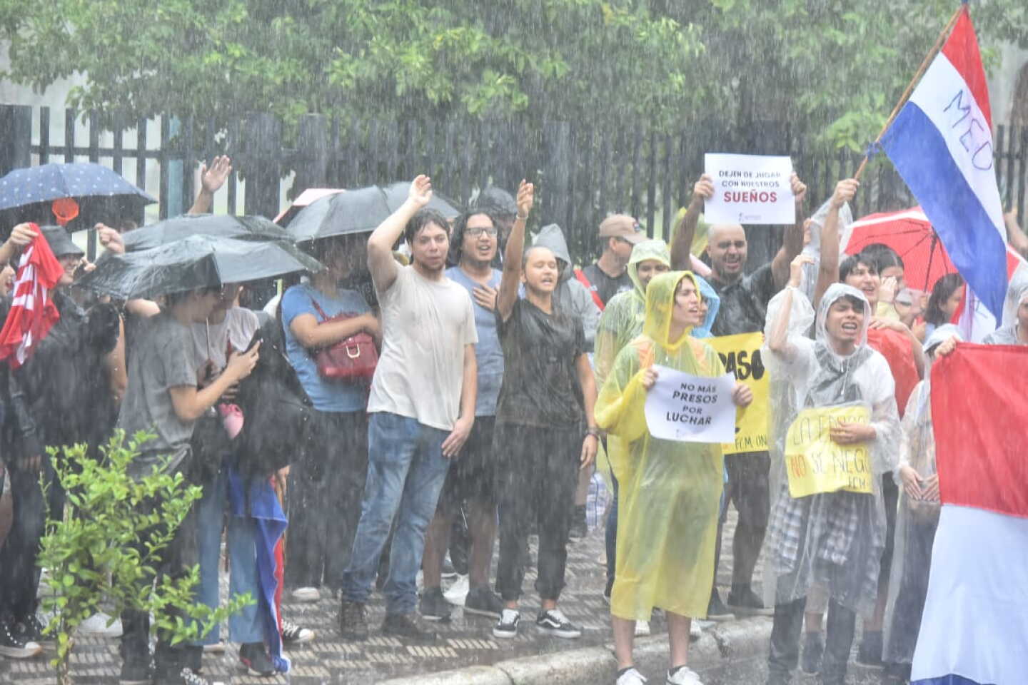 Protesta contra proyecto Hambre Cero.jpg