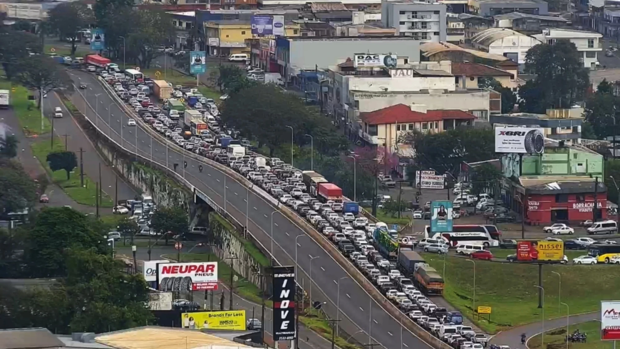 Descubren esquema para burlar fila y agilizar paso en Puente de la Amistad Descubren esquema para burlar fila y agilizar paso en Puente de la Amistad