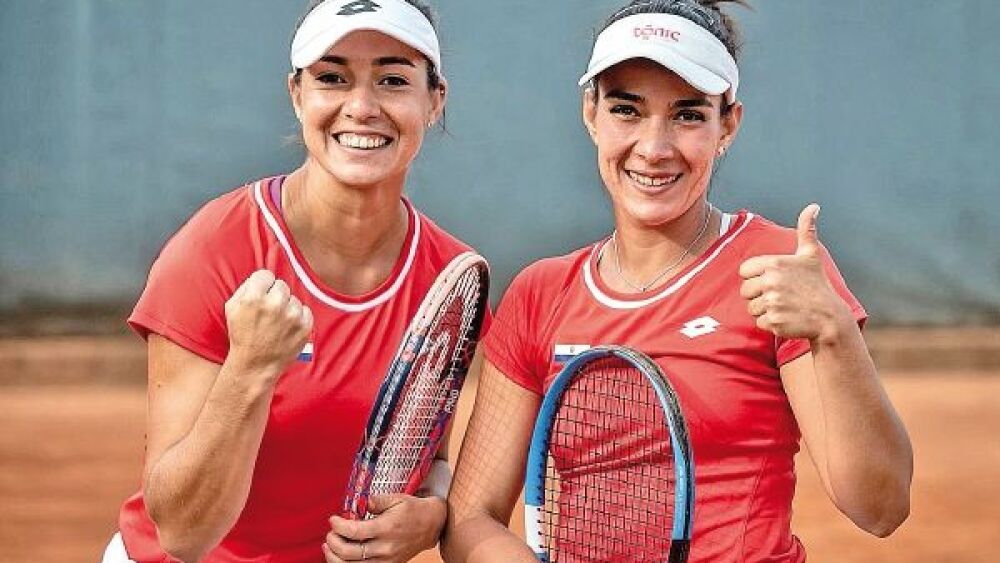 Pura confianza. Monse  y Vero   juegan hoy la final en Medellín, Colombia.