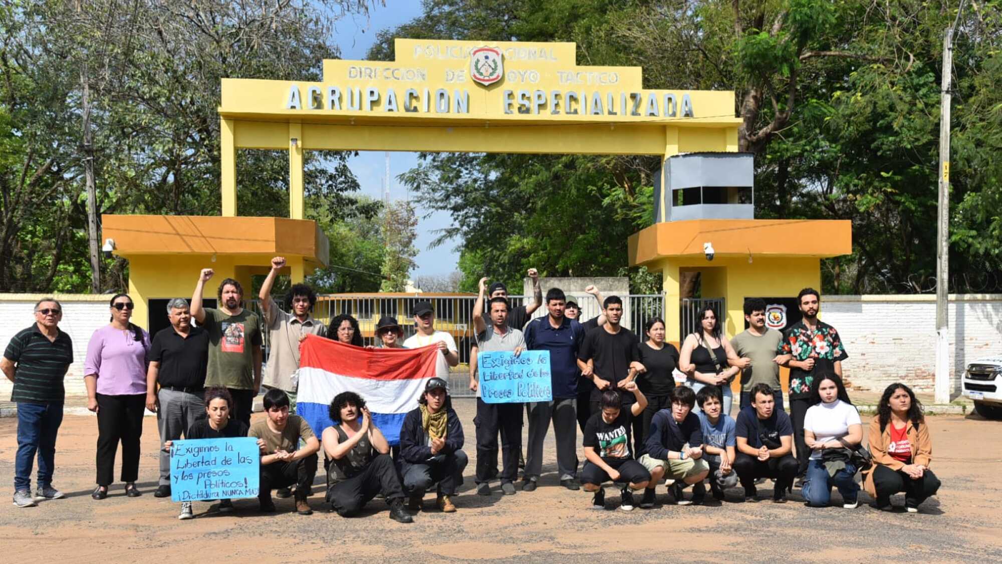 Senadora pedirá interpelación a Riera tras violenta actuación policial ...