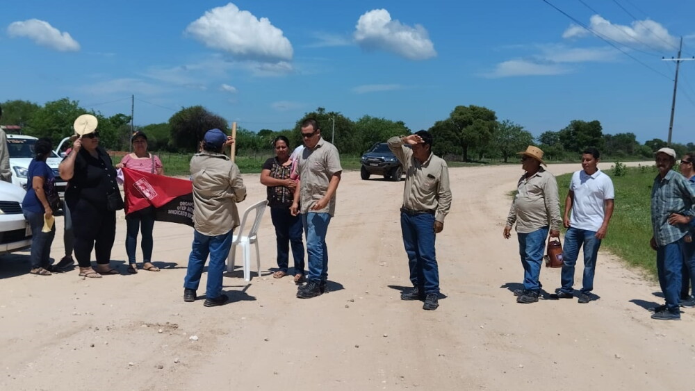 Trabajadores de la ANDE en Puerto Casado.jpg