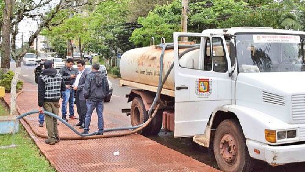 Barrios.  Muchos  dependen del camión pipa de la Municipalidad para acceder al agua.