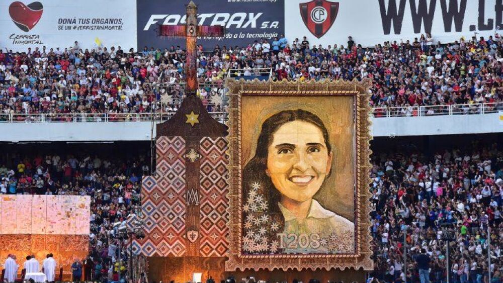 Así lucía el retablo de Chiquitunga en el día de la ceremonia de beatificación.